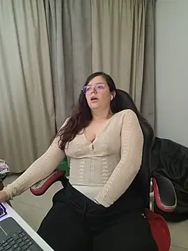 Chat +18 de kayortiiz ao vivo
