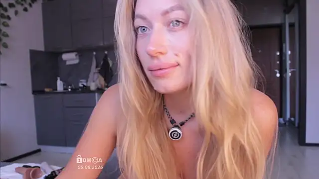 Blondie_Bunny Show in webcam