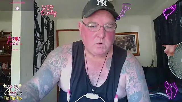 KINKYBLUEYES69 Show in webcam