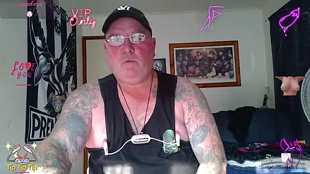 KINKYBLUEYES69 Show in webcam