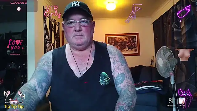 KINKYBLUEYES69 网络视讯表演