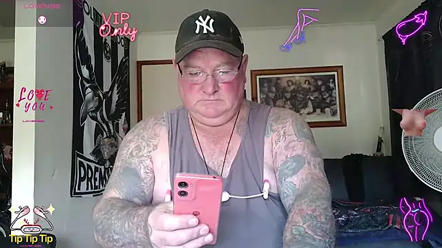 KINKYBLUEYES69 Show Webcam