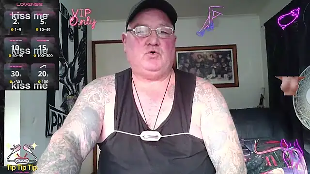 KINKYBLUEYES69's Webcam Show