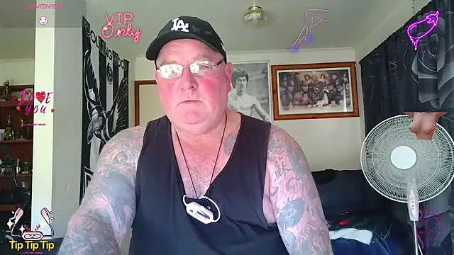 KINKYBLUEYES69 Show Webcam