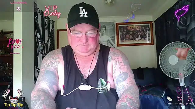 KINKYBLUEYES69 webkamerás műsora