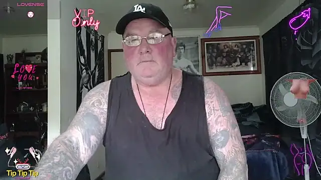 KINKYBLUEYES69 Show in webcam