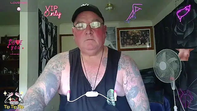KINKYBLUEYES69's Live XXX Chat