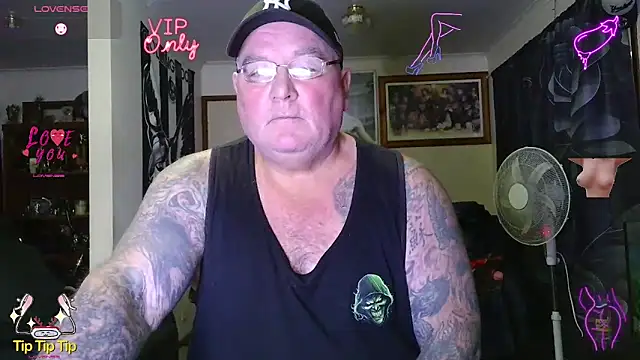 KINKYBLUEYES69 网络视讯表演