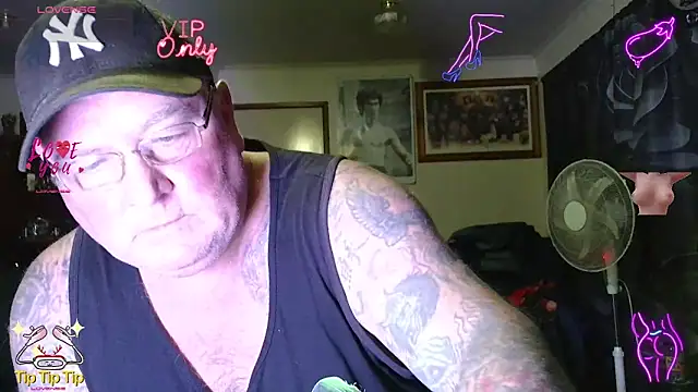 KINKYBLUEYES69's Webcam Show