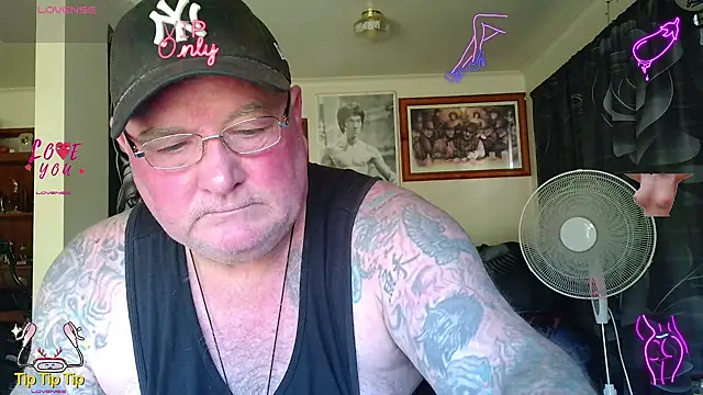 KINKYBLUEYES69 Webcam Show