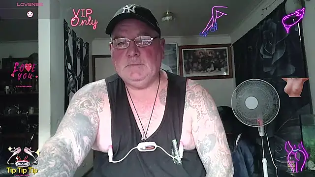 KINKYBLUEYES69 webcam show