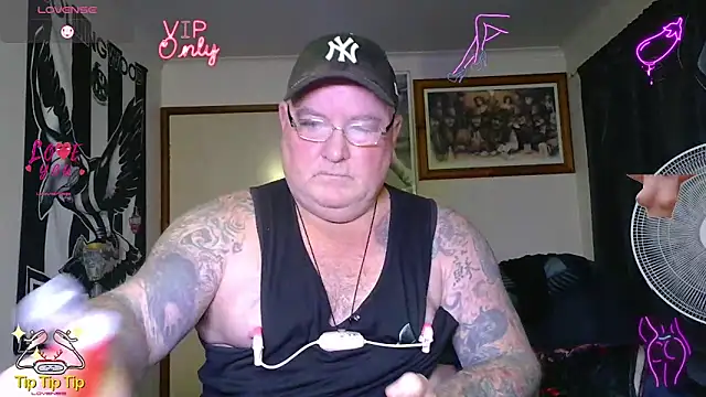 KINKYBLUEYES69: διαδικτυακό σόου στην κάμερα