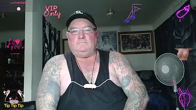 הופעת וובקאם של KINKYBLUEYES69