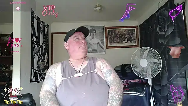 KINKYBLUEYES69 Show in webcam