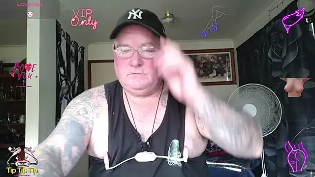 KINKYBLUEYES69 Show in webcam