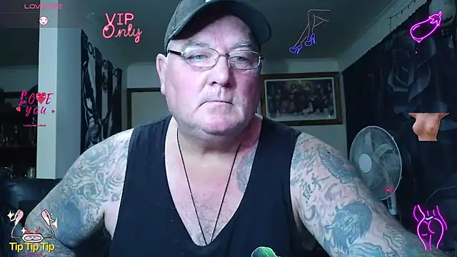 KINKYBLUEYES69's Webcam Show