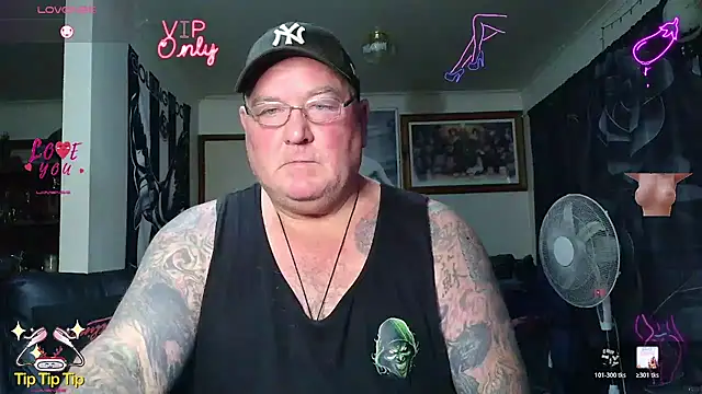 KINKYBLUEYES69 网络视讯表演