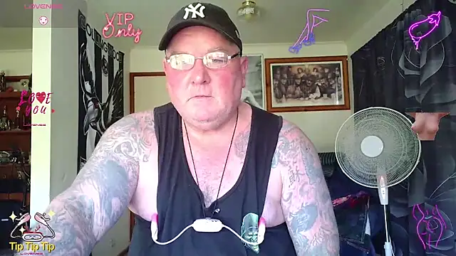 KINKYBLUEYES69's Webcam Show