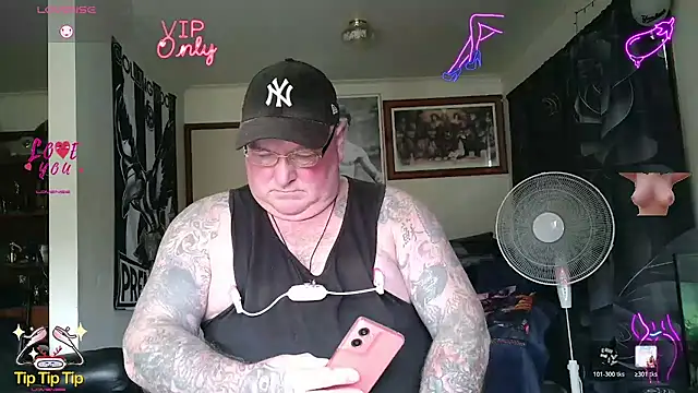 KINKYBLUEYES69 网络视讯表演