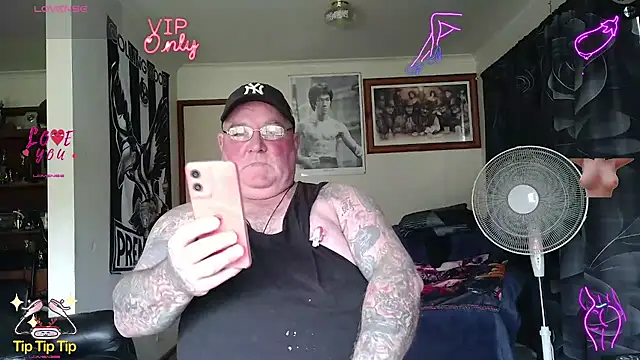 KINKYBLUEYES69 在線直播表演