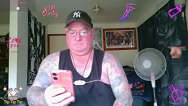 KINKYBLUEYES69 Show in webcam