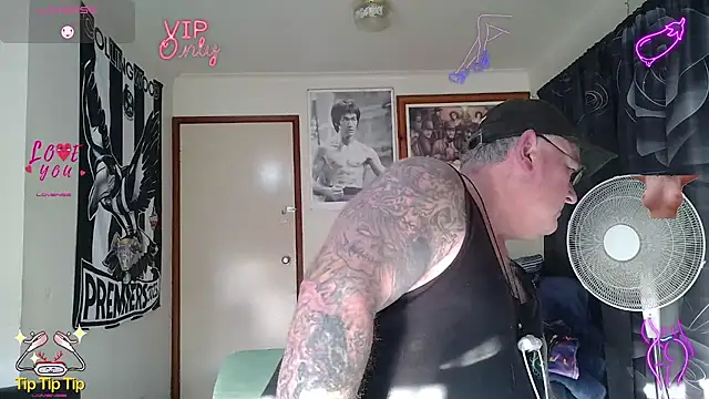 Show de KINKYBLUEYES69 na webcam