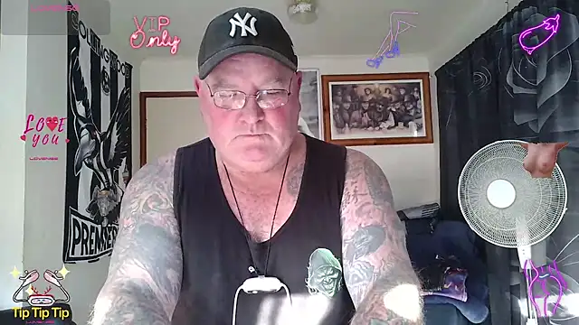 KINKYBLUEYES69 网络视讯表演