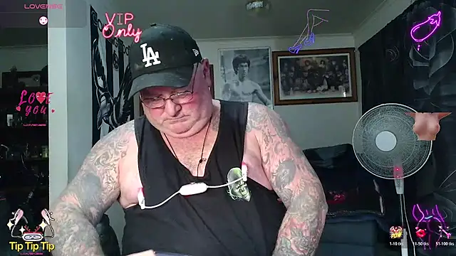 KINKYBLUEYES69's Webcam Show