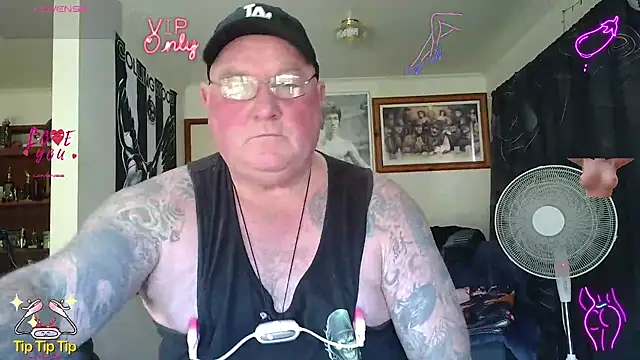 KINKYBLUEYES69 Show Webcam