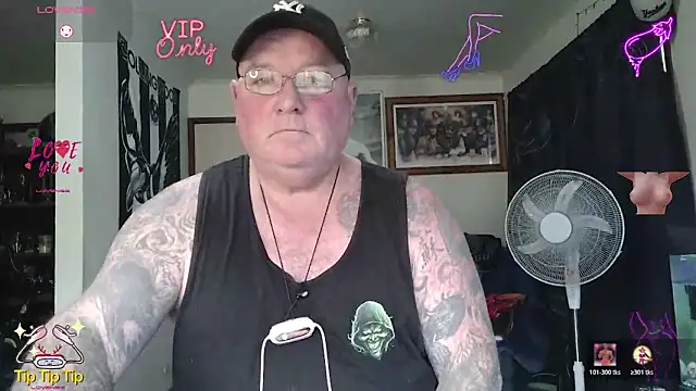 KINKYBLUEYES69 网络视讯表演