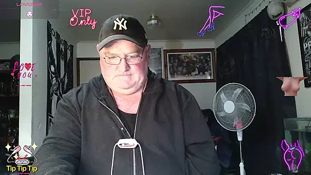 KINKYBLUEYES69's Webcam Show