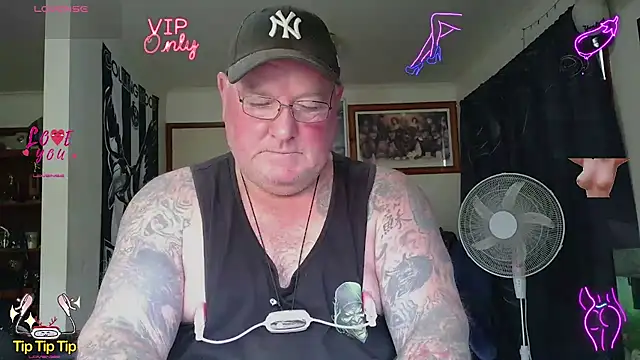 KINKYBLUEYES69 网络视讯表演