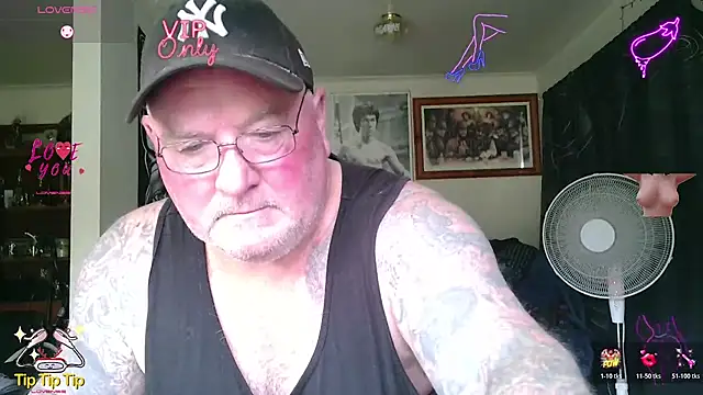 KINKYBLUEYES69 网络视讯表演