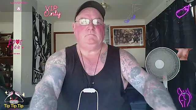 KINKYBLUEYES69's Webcam Show