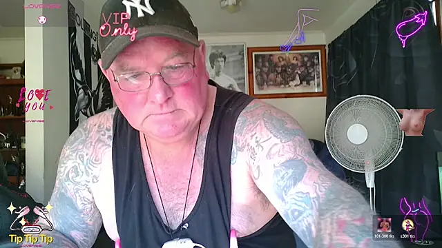 KINKYBLUEYES69 网络视讯表演