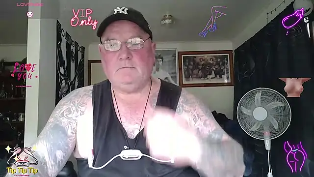 KINKYBLUEYES69 网络视讯表演