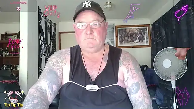 KINKYBLUEYES69's Webcam Show