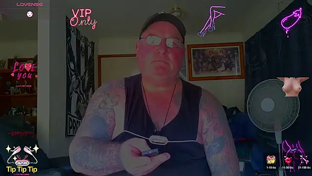 KINKYBLUEYES69 Show in webcam