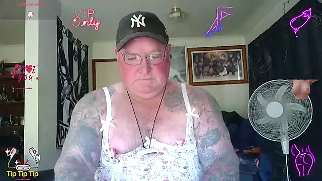 KINKYBLUEYES69's Webcam Show