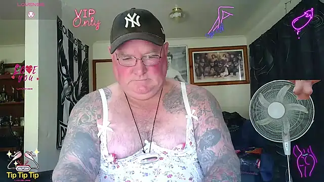 KINKYBLUEYES69's Webcam Show