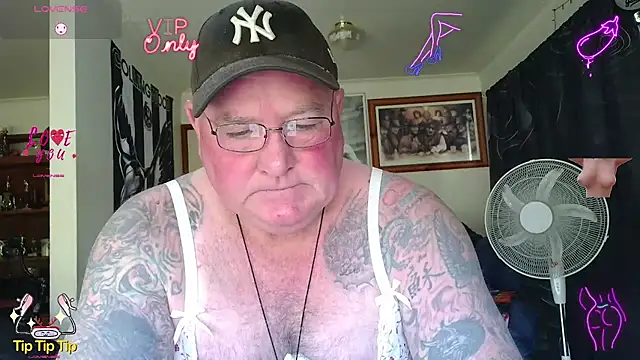 Webkamerová show KINKYBLUEYES69