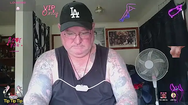 KINKYBLUEYES69 网络视讯表演