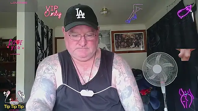 KINKYBLUEYES69 Show in webcam