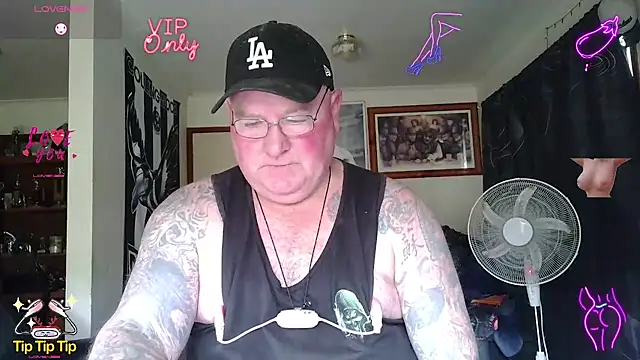 KINKYBLUEYES69 Show in webcam