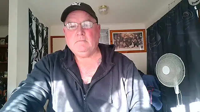 KINKYBLUEYES69's Webcam Show