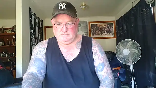 KINKYBLUEYES69's Webcam Show