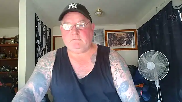 KINKYBLUEYES69 webkamerás műsora
