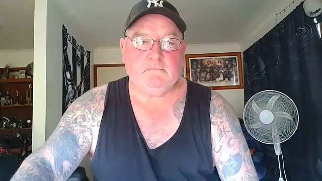 KINKYBLUEYES69's Webcam Show