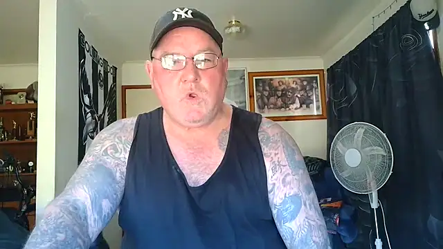 KINKYBLUEYES69's Webcam Show