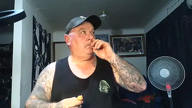 KINKYBLUEYES69 网络视讯表演